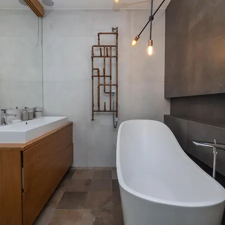 4 Bedroom With A Balcony - Trynitarska 6