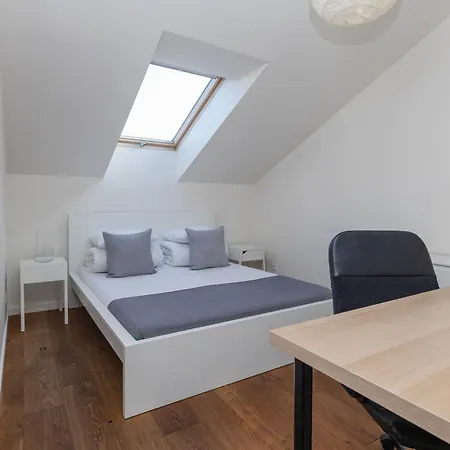 Apartmán 4 Bedroom With A Balcony - Trynitarska 6