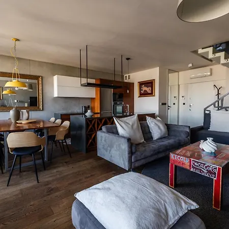 4 Bedroom With A Balcony - Trynitarska 6 公寓