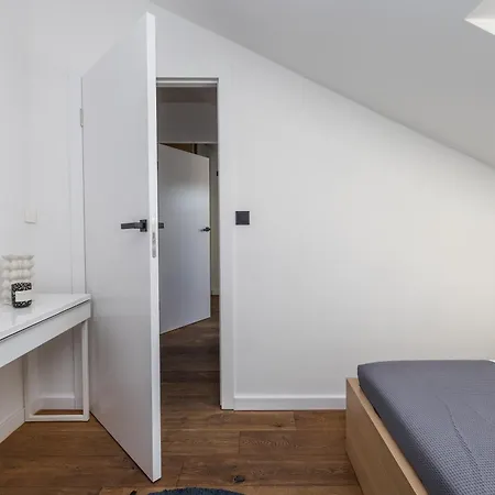 4 Bedroom With A Balcony - Trynitarska 6 公寓 *