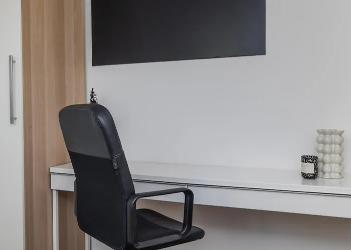 4 Bedroom With A Balcony - Trynitarska 6 Apartment *